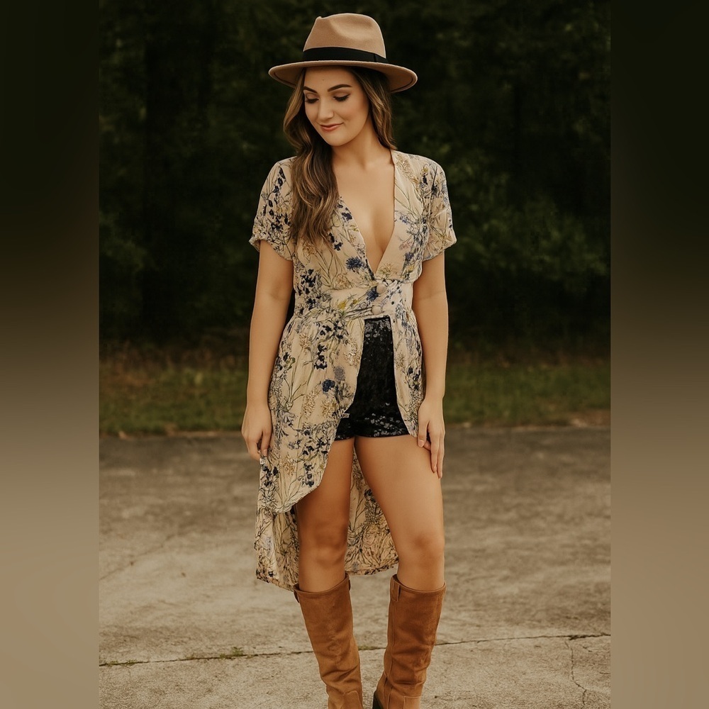 Floral V-Neck Short Sleeve High-Low Bohemian Duster- Size Small By Indigo Thread